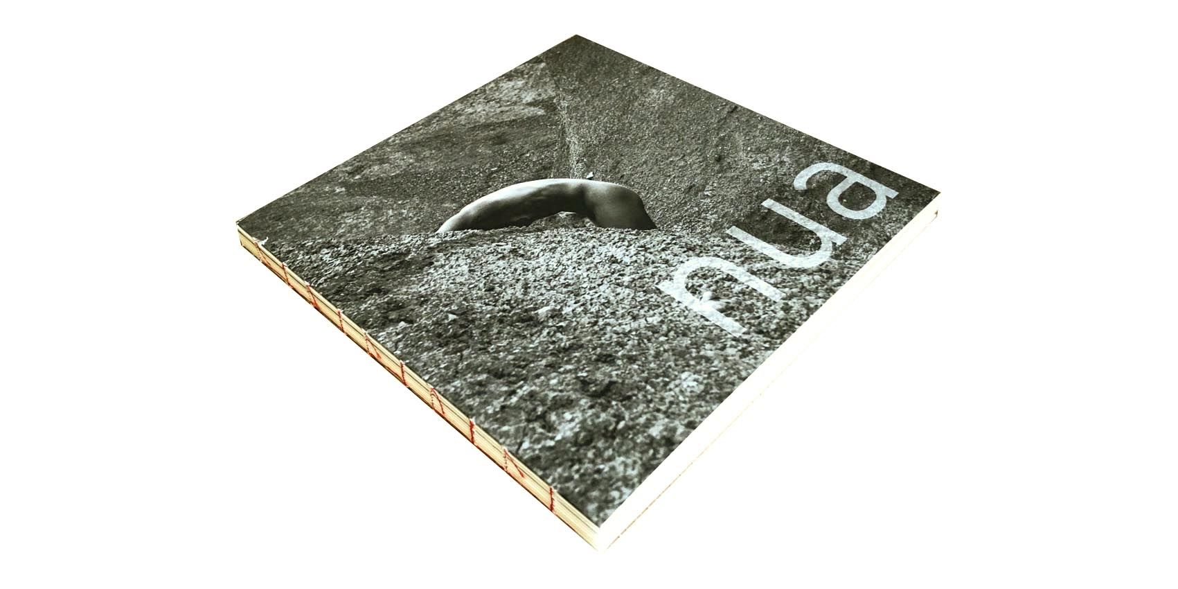 Live NUA、NUAは、動きの芸術家と写真家という、自然との関わりにおける身体と裸体にインスピレーションを受けた二人のアーティストが、偶然の出会いから生まれた決定的な写真プロジェクトです。